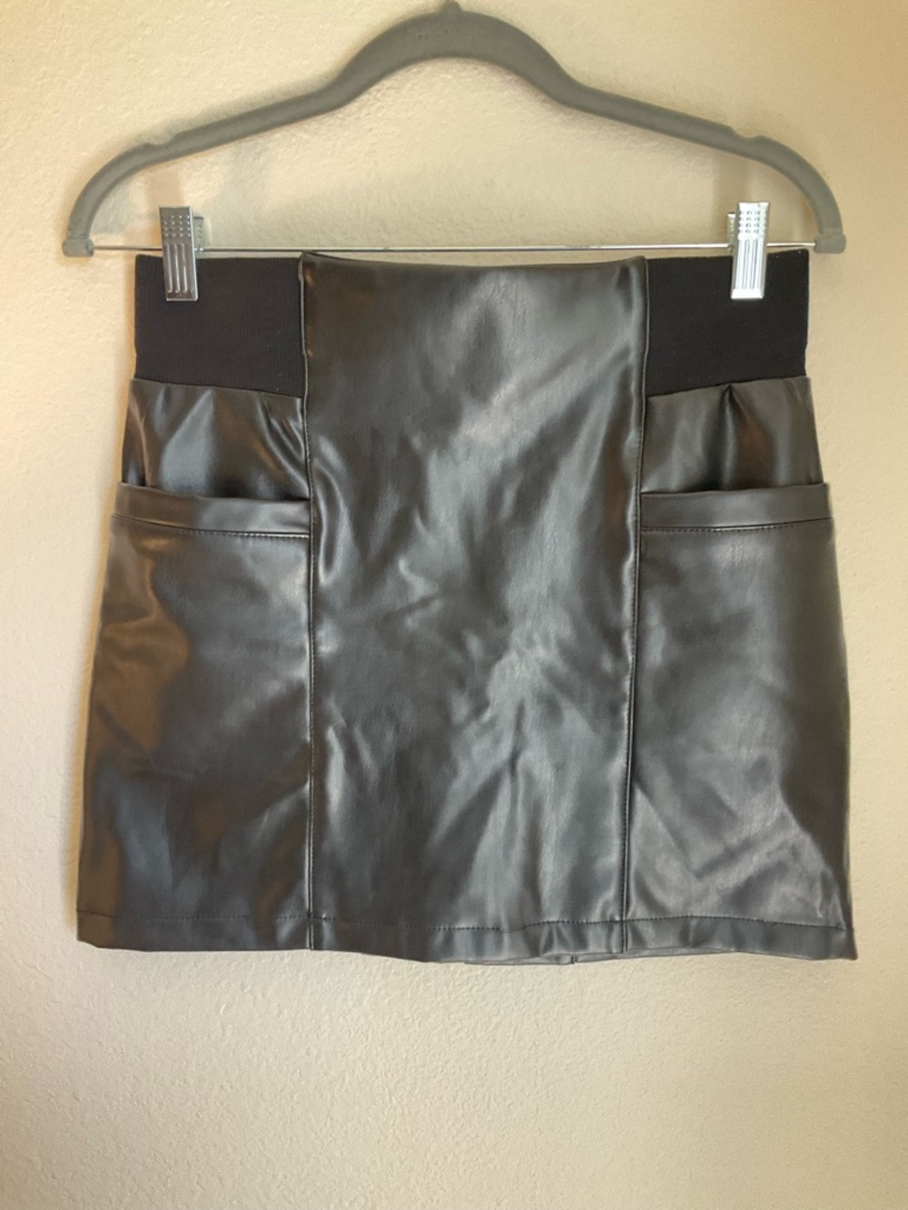 AKIRA Black Faux Leather Mini Skirt with Ribbed Waist XS/S